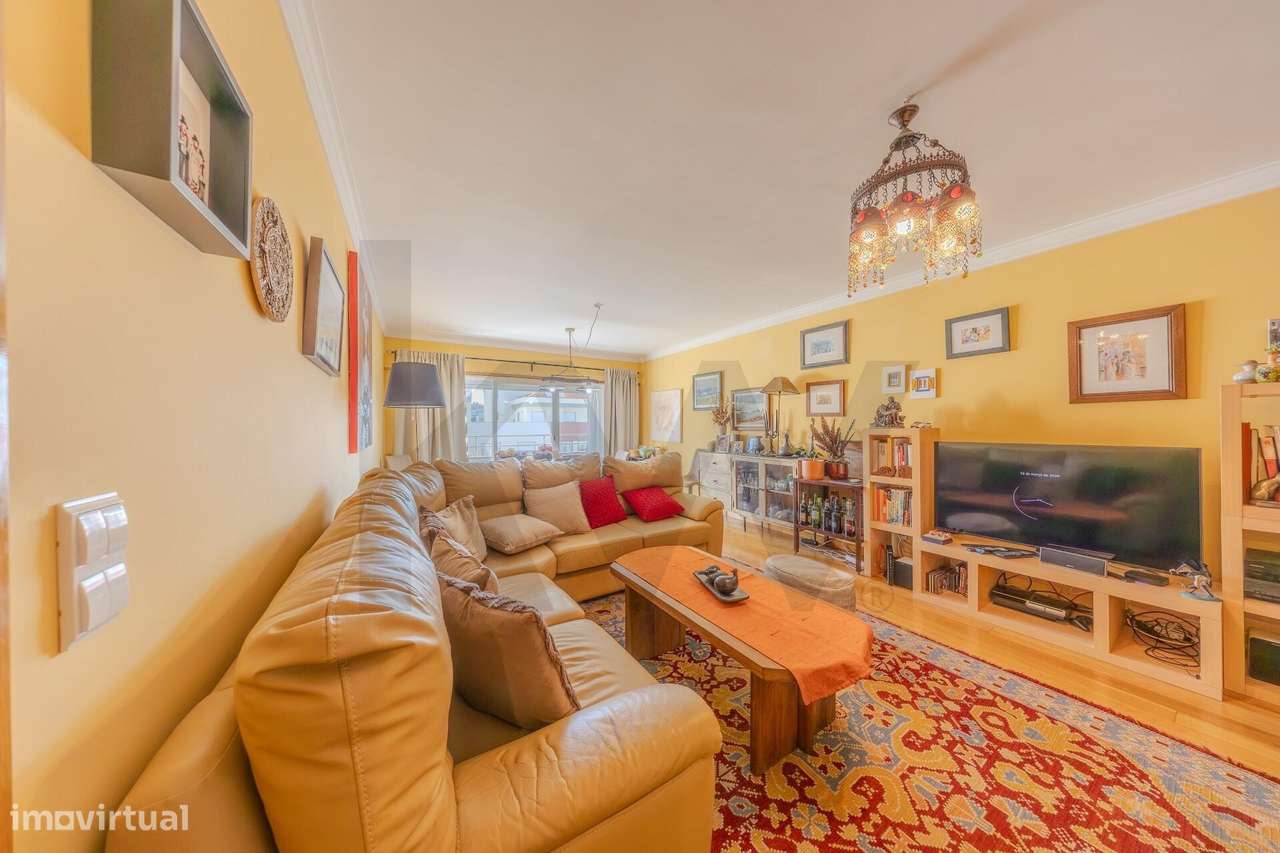 Apartamento T3 com Aproveitamento de Sótão e Excelentes Comodidades - Grande imagem: 4/49