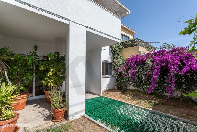 Moradia T4 à venda na Rebelva – Carcavelos-0