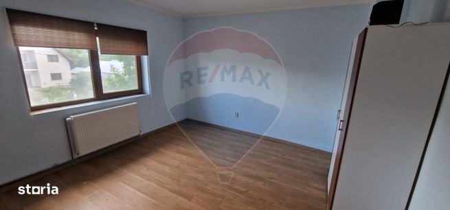 Vilă S+P+1E+M cu 7 camere de vânzare în TG. OCNA-1