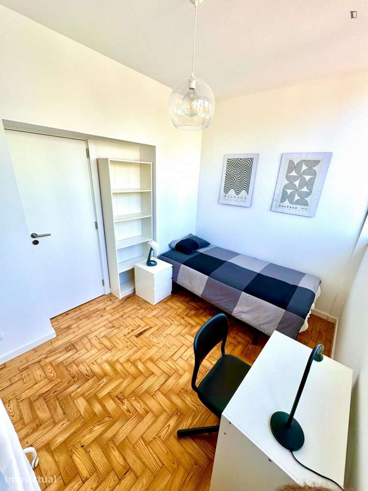 Quarto - localizado em Norton de Matos Coimbra - Grande imagem: 4/7