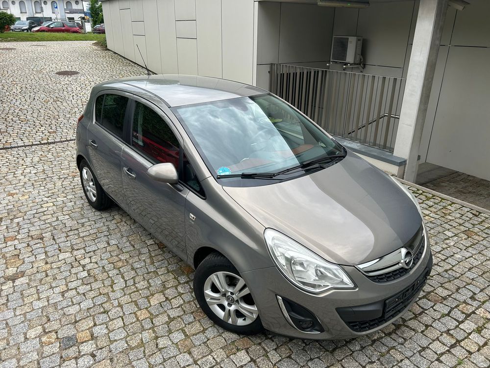 Opel Corsa D 1.4 16V Cosmo 2011