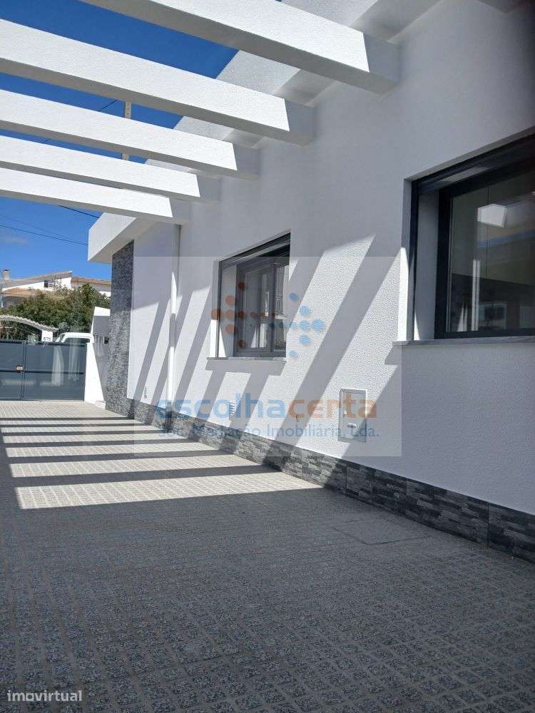 MORADIA TÉRREA T4 ISOLADA EM CONSTRUÇÃO - FERNÃO FERRO-37