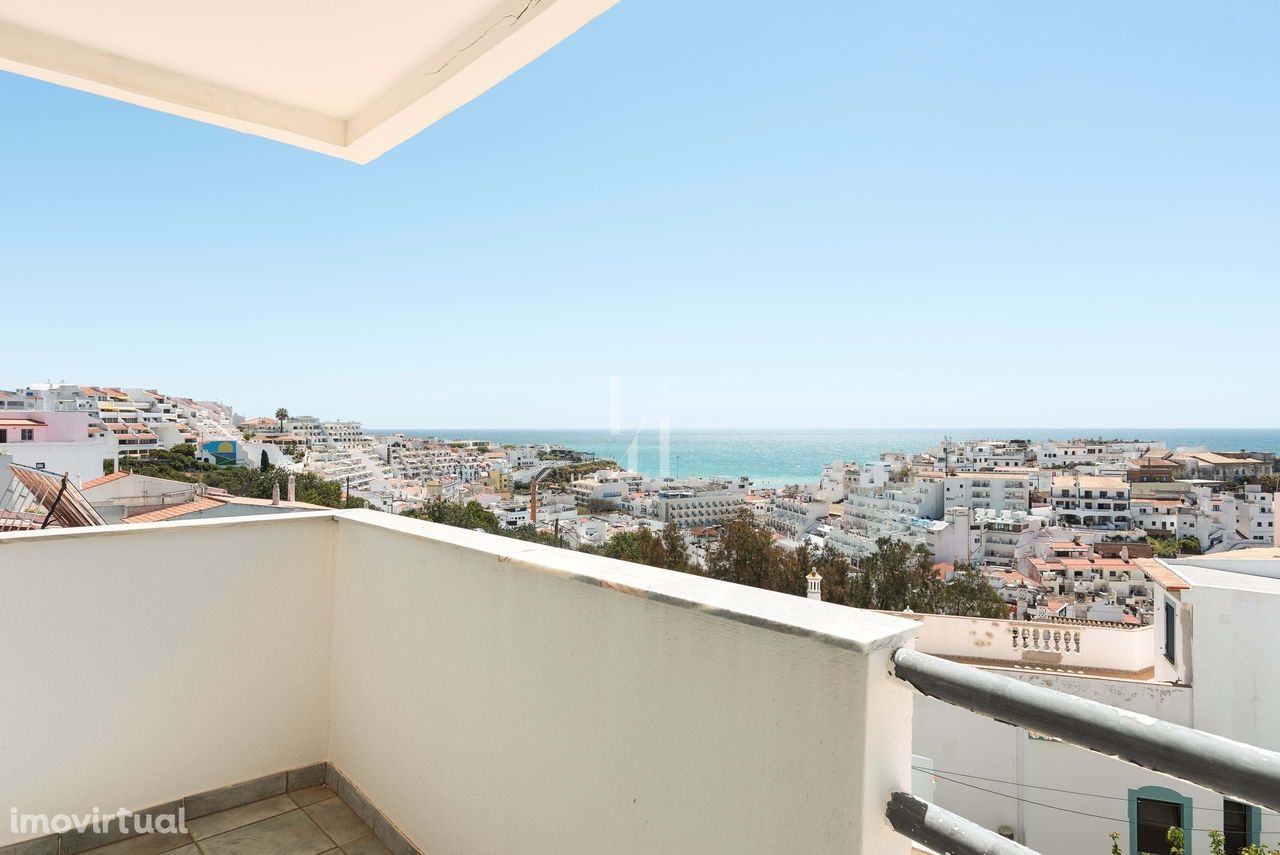 Apartamento T2 com Vista Mar e Garagem no Centro de Albufeira