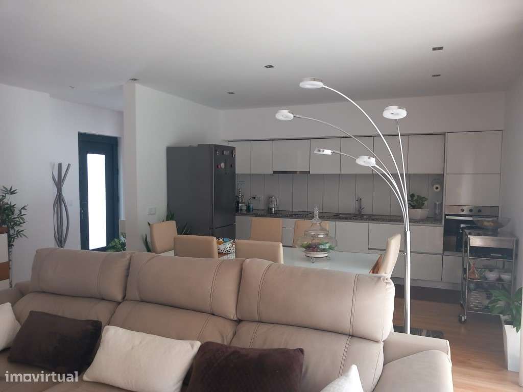 Moradia T2 Suites térrea (10min a pé da praia)-2