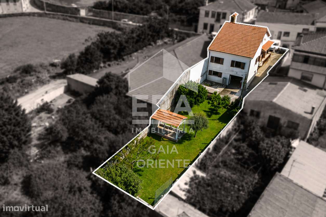 Moradia T4 Com Jardim e Garagem-38