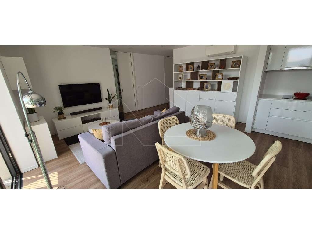 Apartamento T2 com Terraço de 45 m² em São Bernardo-2