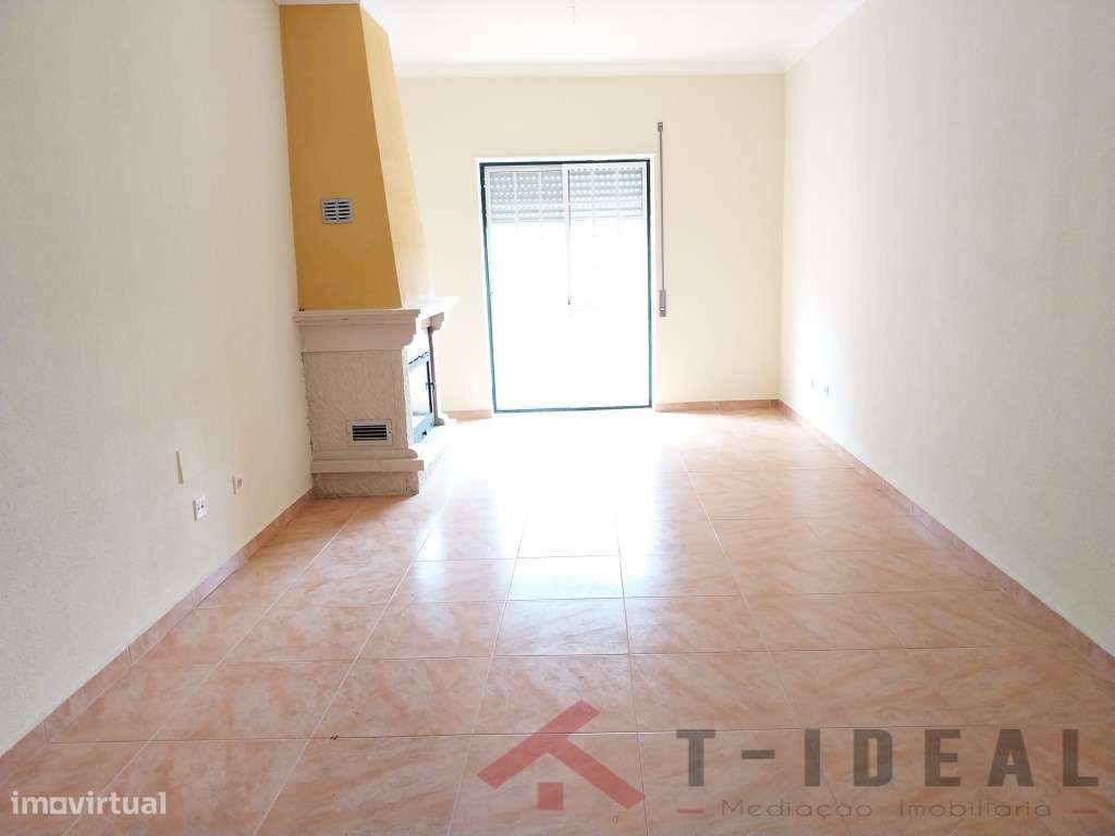 Apartamento T2 com varanda e lareira - Grande imagem: 5/20