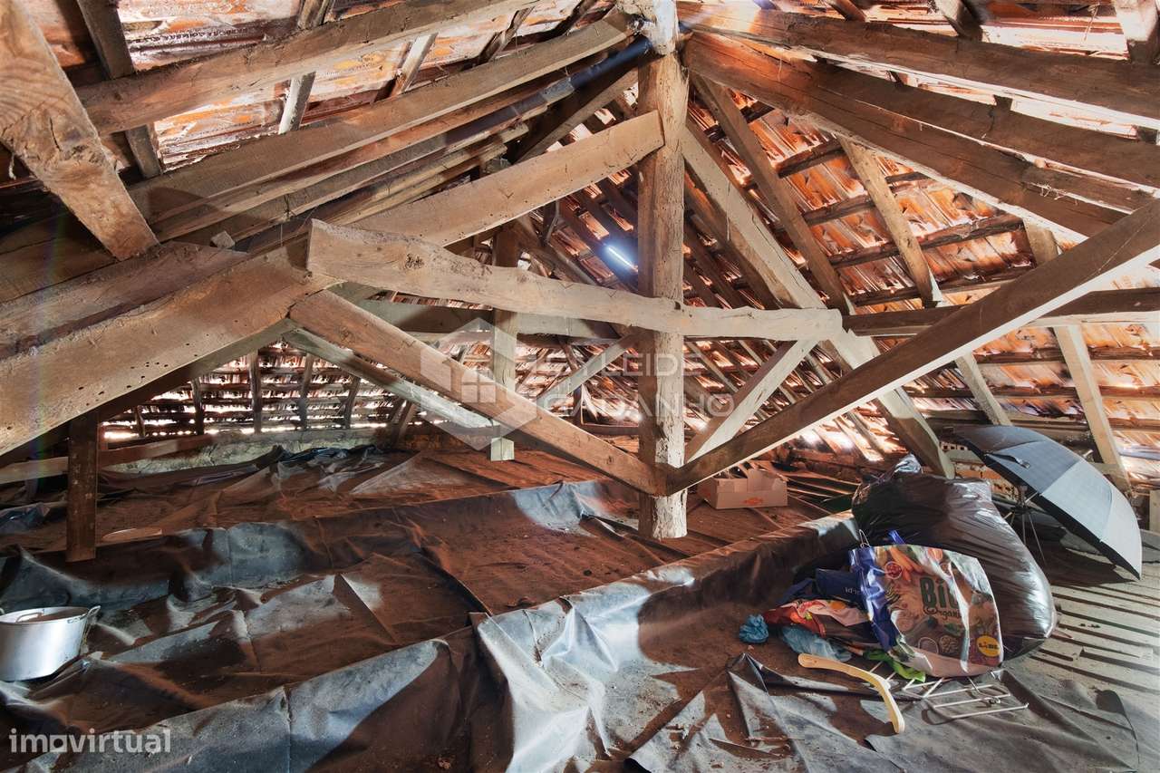 Prédio para venda centro de Caria com comércio no rés-do-chão e ampla-48