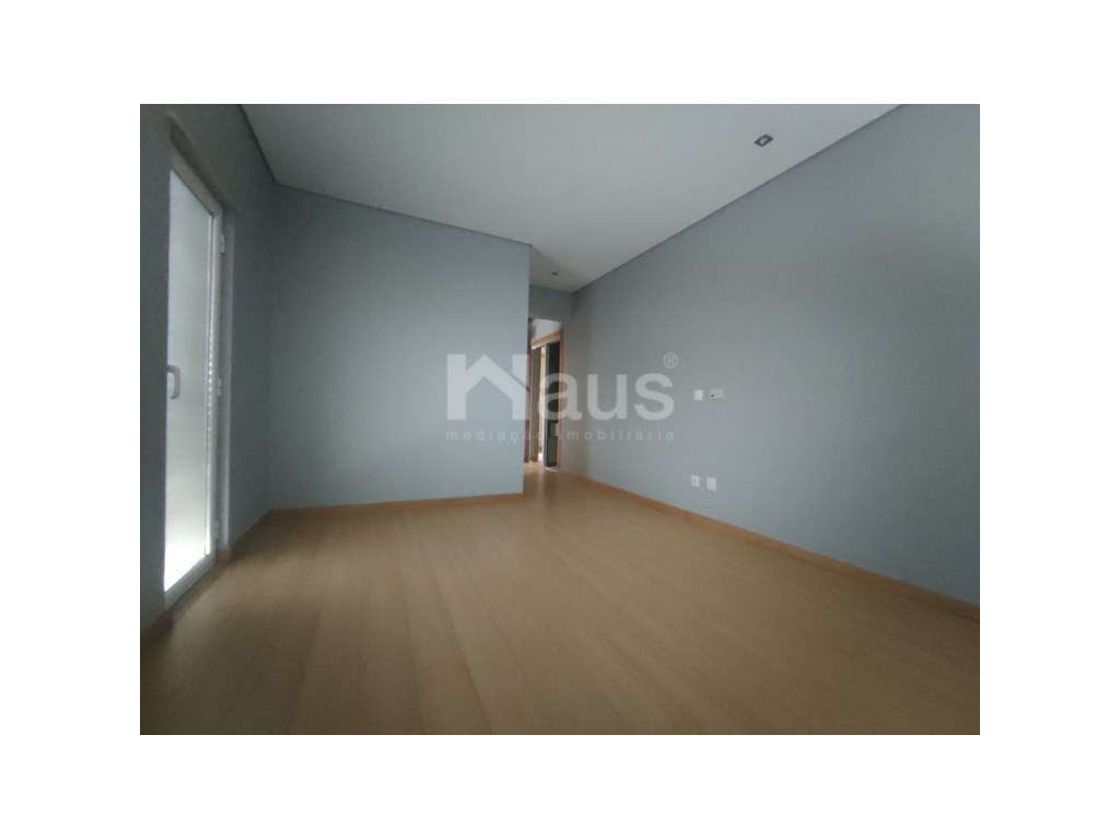 T3 com parqueamento e arrecadação ARRENDADO ATÉ DEZEMBRO DE 2025 - Grande imagem: 4/12