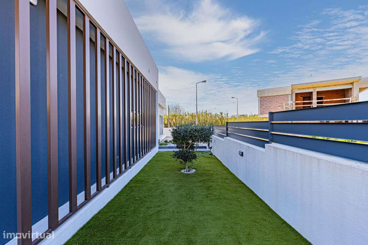 Moradia Térrea T3 c/piscina, lote de 474m² - Única na Caparica-41