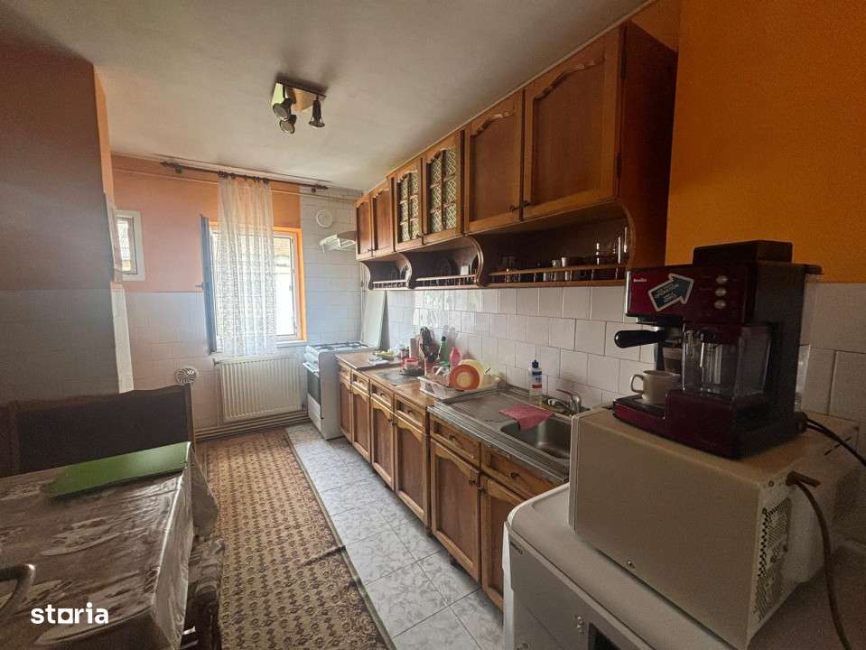 Vanzare - Apartament 3 camere, etaj 4 cu acoperis, finisaje medii, cu - Imagine principală: 5/12