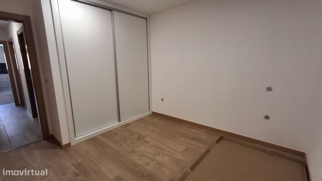 Apartamento T3 novo com jardim em Agrela-13