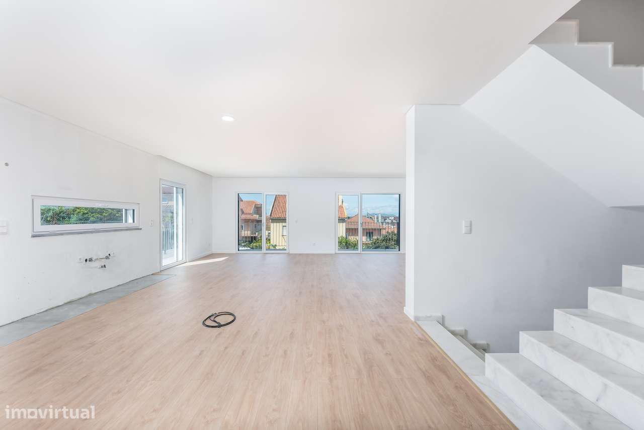 Moradia Nova | PISCINA | 3 Suites | Garagem e Jardim-9