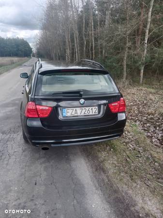 BMW Seria 3 318i Touring - 4