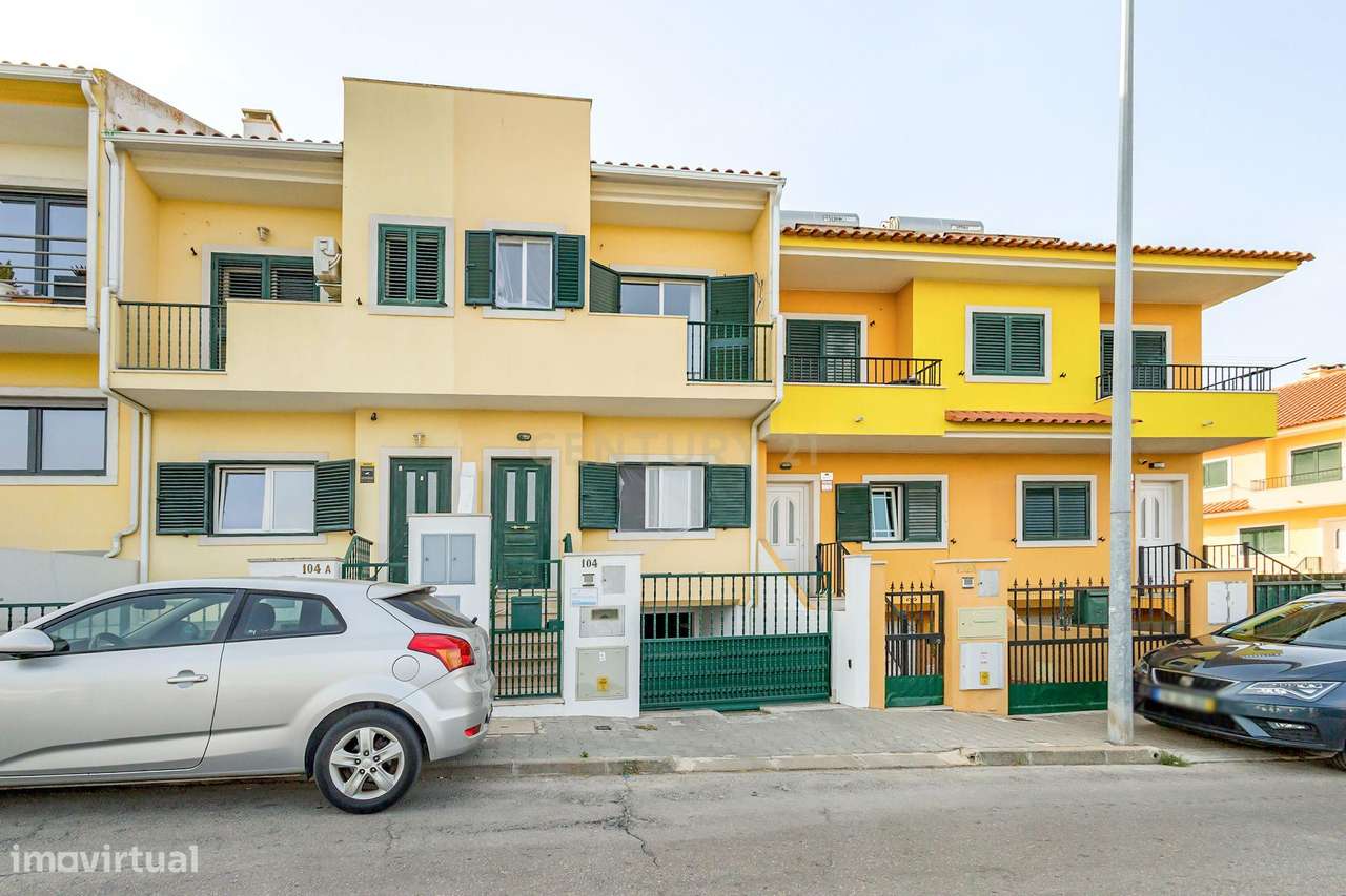 Moradia em Banda T3+1 com quintal e garagem em Zona Tranquila – Bacelo-30