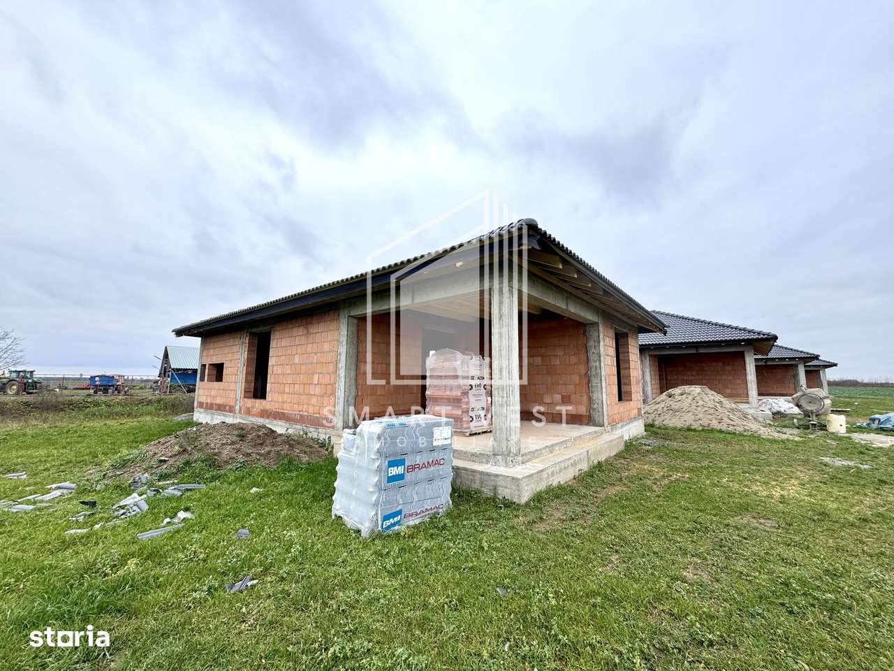 Casa in rosu tip mediteranean | 120 mp | Zona Vetis - Imagine principală: 3/15