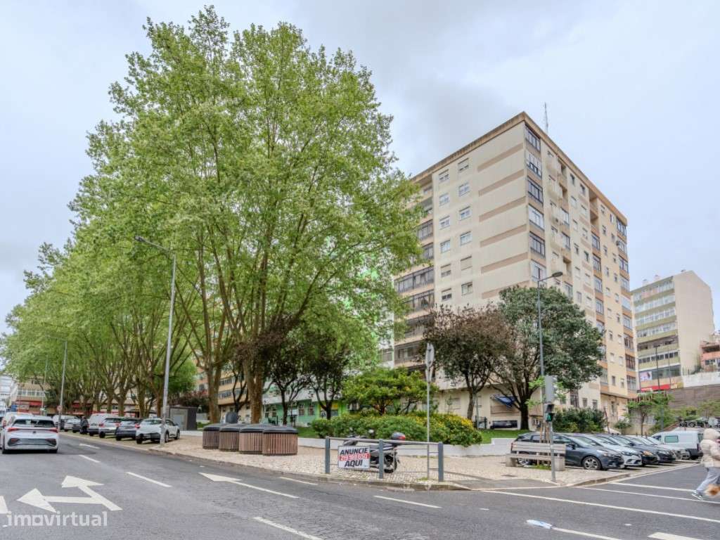 Apartamento T2 no Cacém com Arrecadação | Junto à Estação-25