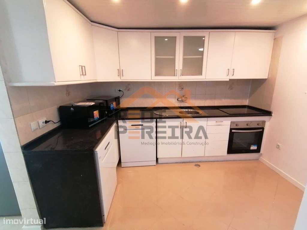 Duas moradias geminadas, totalmente remodeladas, situadas na Ajuda. - Grande imagem: 1/29