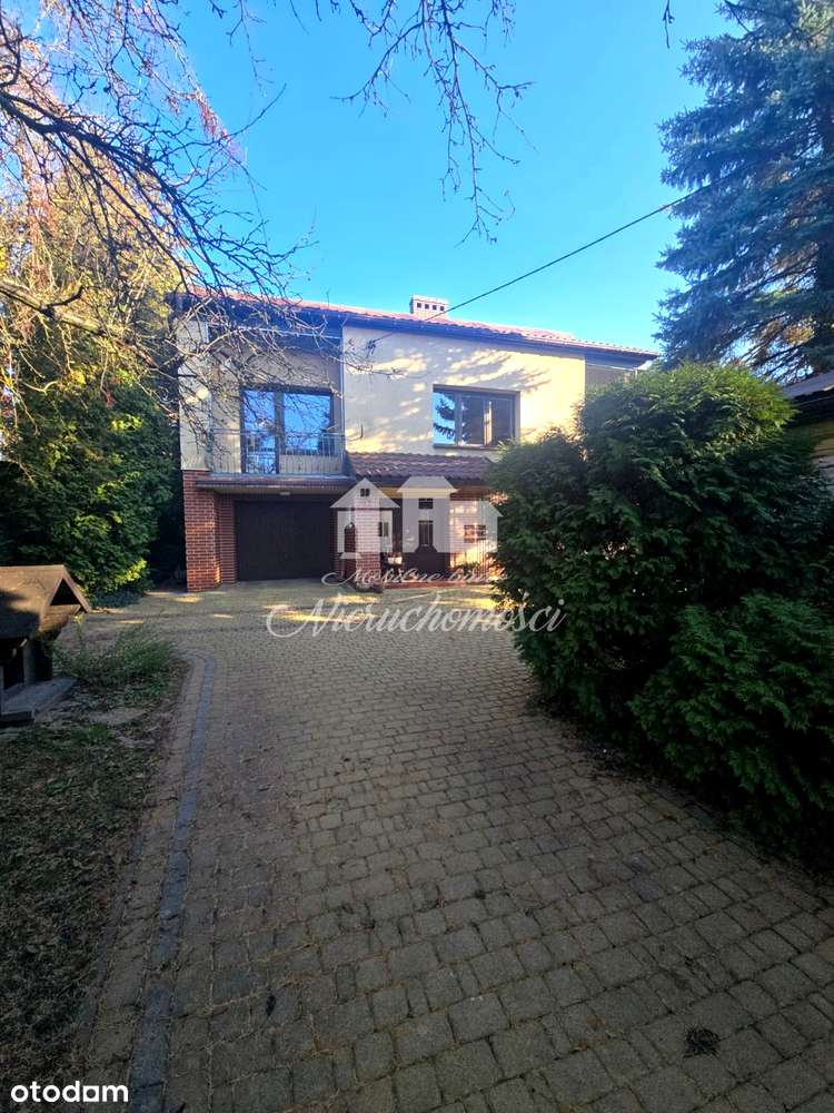 Wyjątkowy dom rodzinny z dużym ogrodem otoczony zielenią.