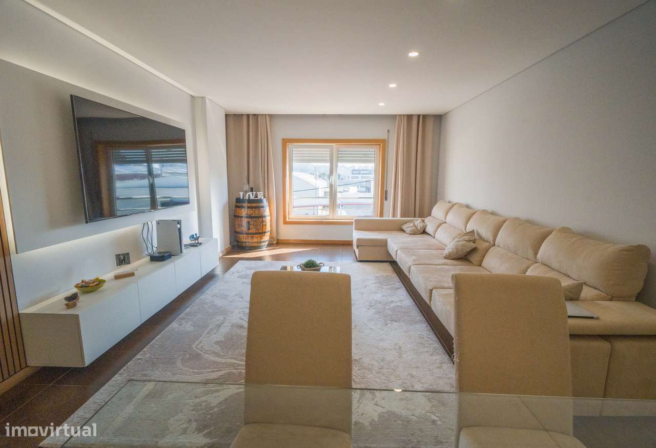 Apartamento T3 à venda em Santa Maria de Lamas-0