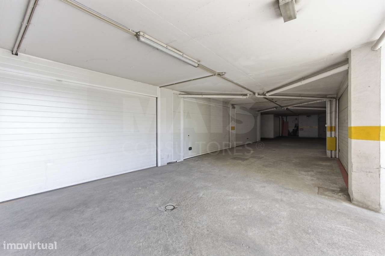 Garagem fechada em Peniche - Grande imagem: 2/5