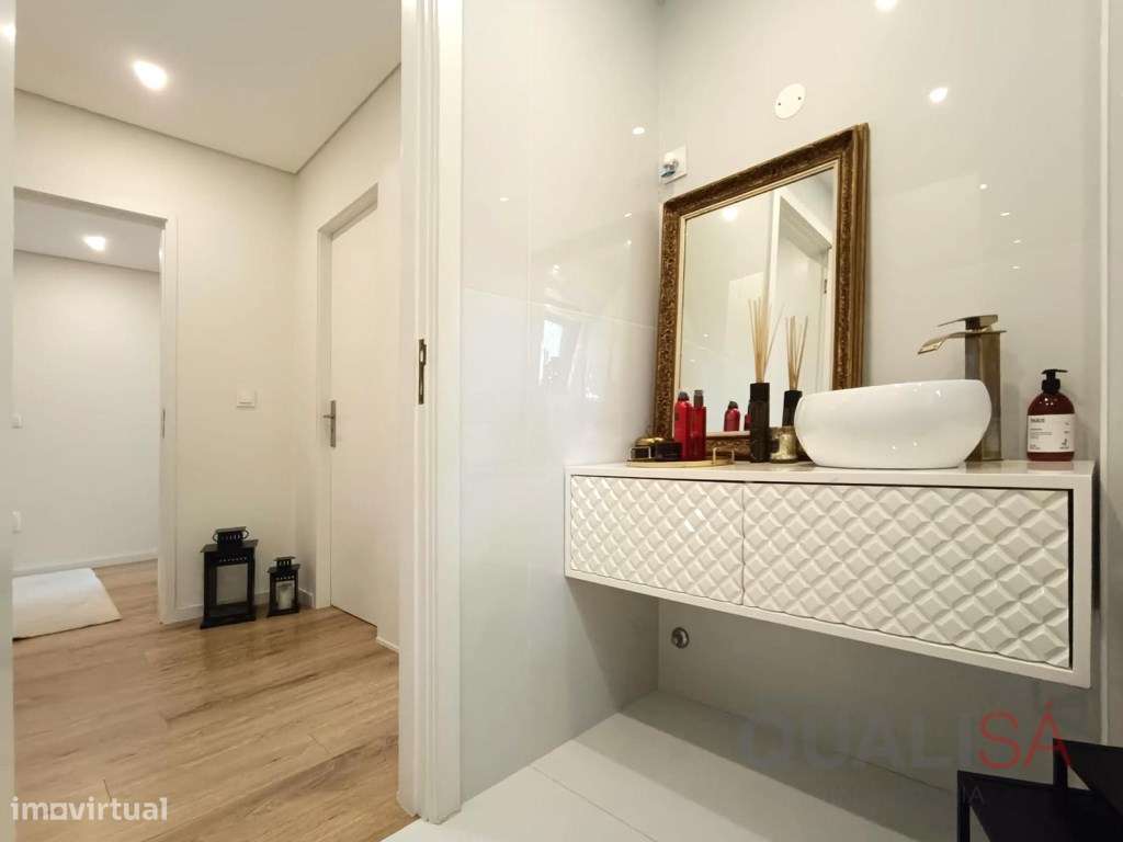 Apartamento T3 de gaveto com varandas, garagem fechada e excelentes...-30