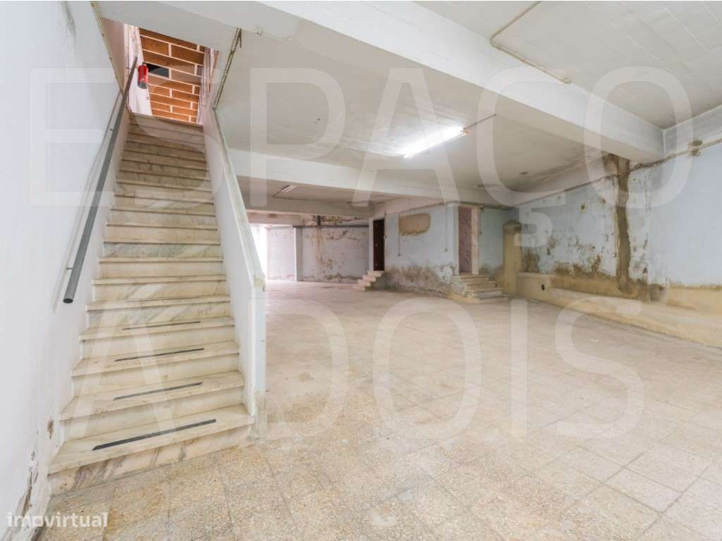 Armazém Amplo; com 2 Pisos! Boa Localização, próximo do Centro da A...-22