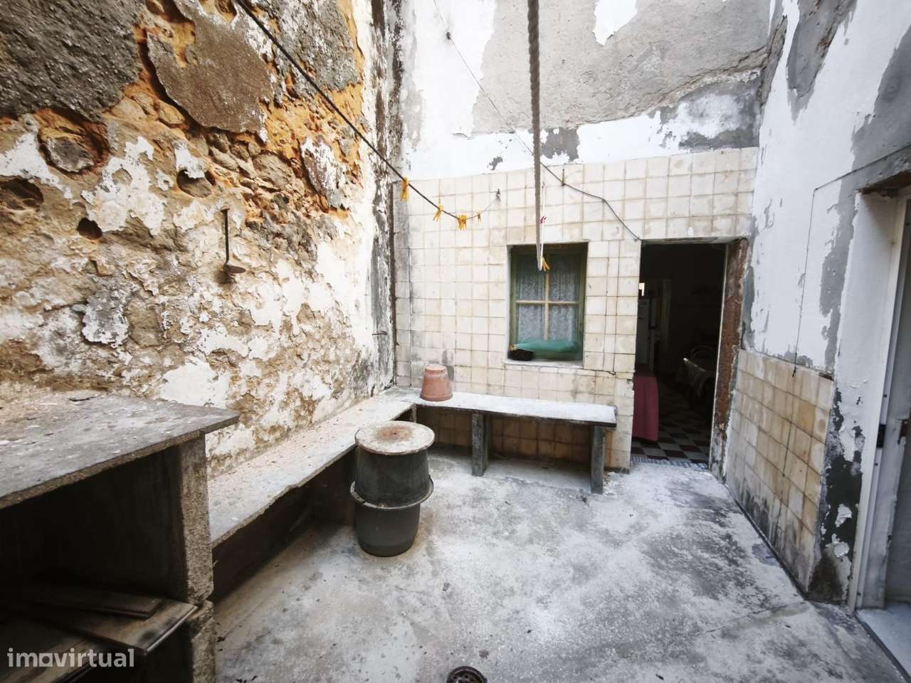 Moradia Térrea c/Logradouro na Baixa de Setúbal --Rua da Brasileira-18