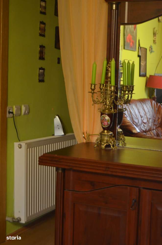 Casă de vânzare cu 3 camere, curte și securitate - Imagine principală: 3/8