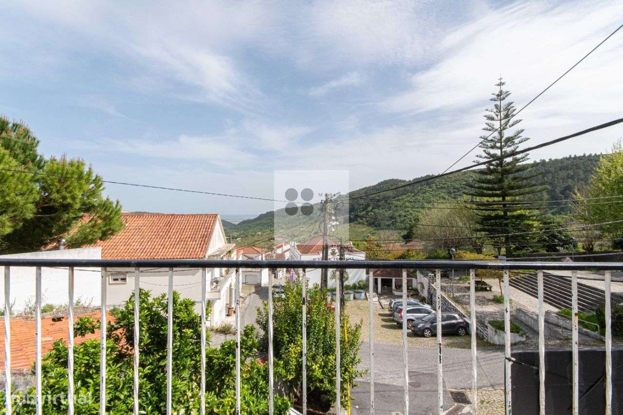 Moradia Bifamiliar, Quintal, Garagem, Local Sossegado.-14