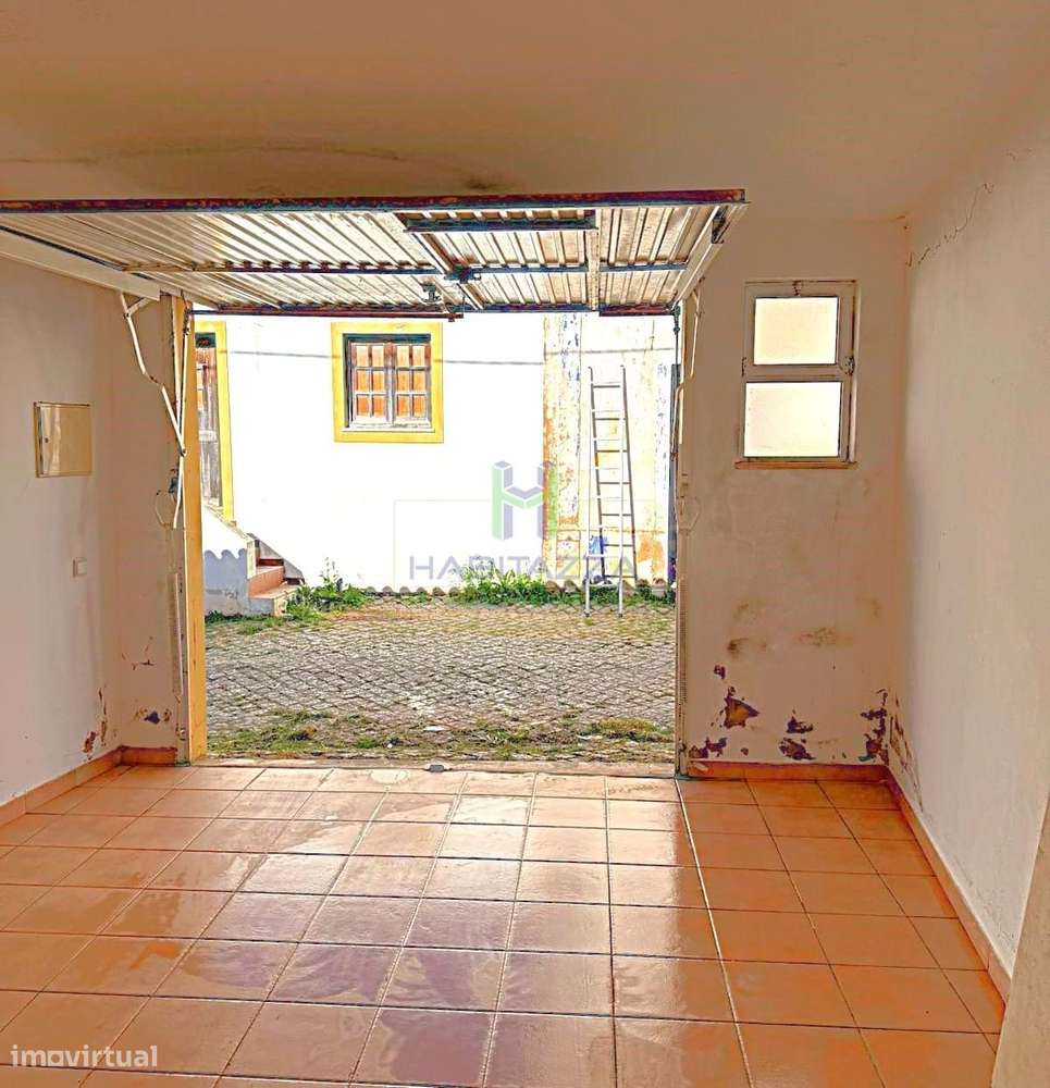 Prédio Urbano destinado a Estacionamento Coberto passível de Conversão-8