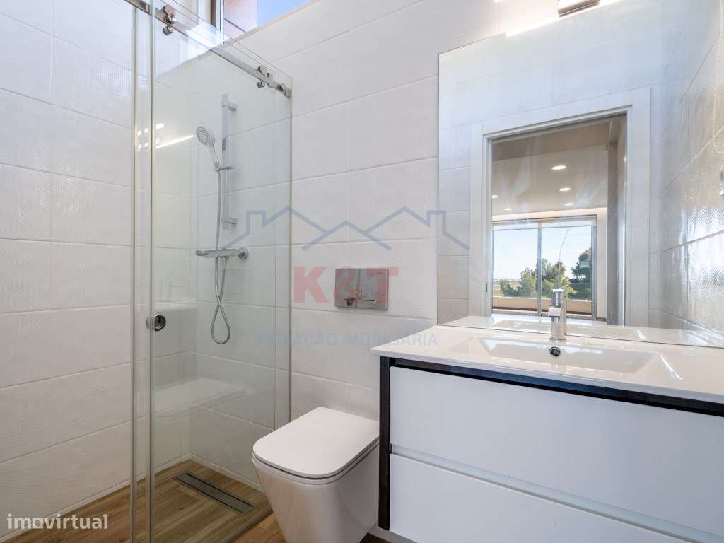 Moradia V3 com Piscina - Mexilhoeira Grande-4