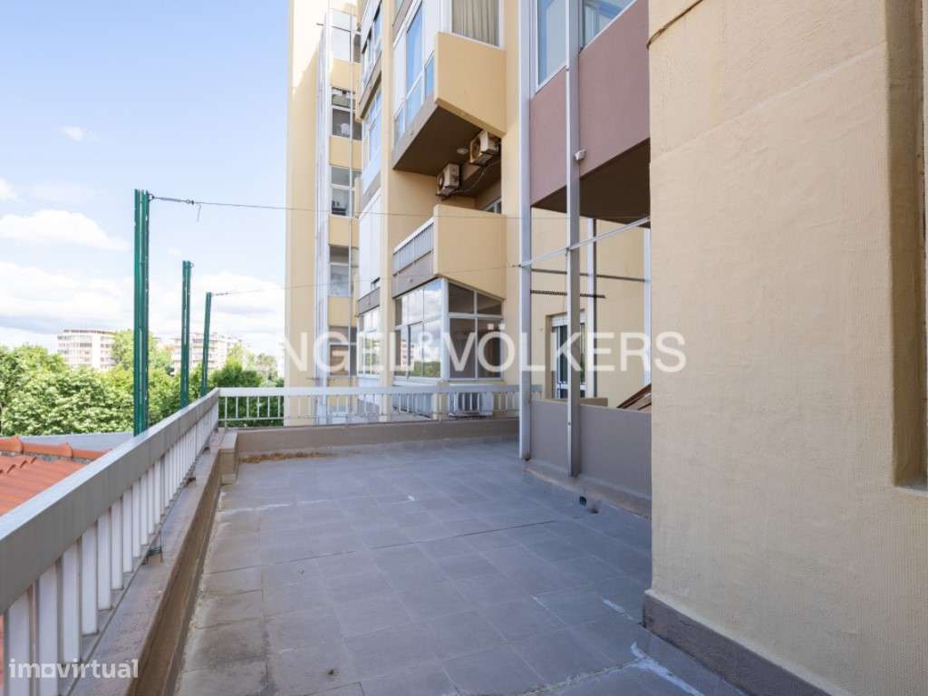 T3 com Terraço Privativo nas Avenidas Novas Oportunidade de Remodel...-23