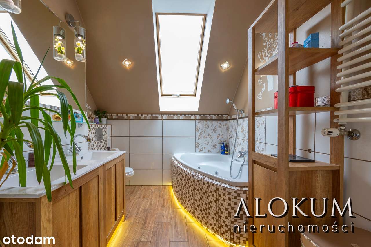 Komfortowy i jasny dom w pobliżu ścisłego centrum Gdowa.-15