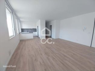 Apartamento T2 NOVO/ R/C alto situado na Quinta Del Rei