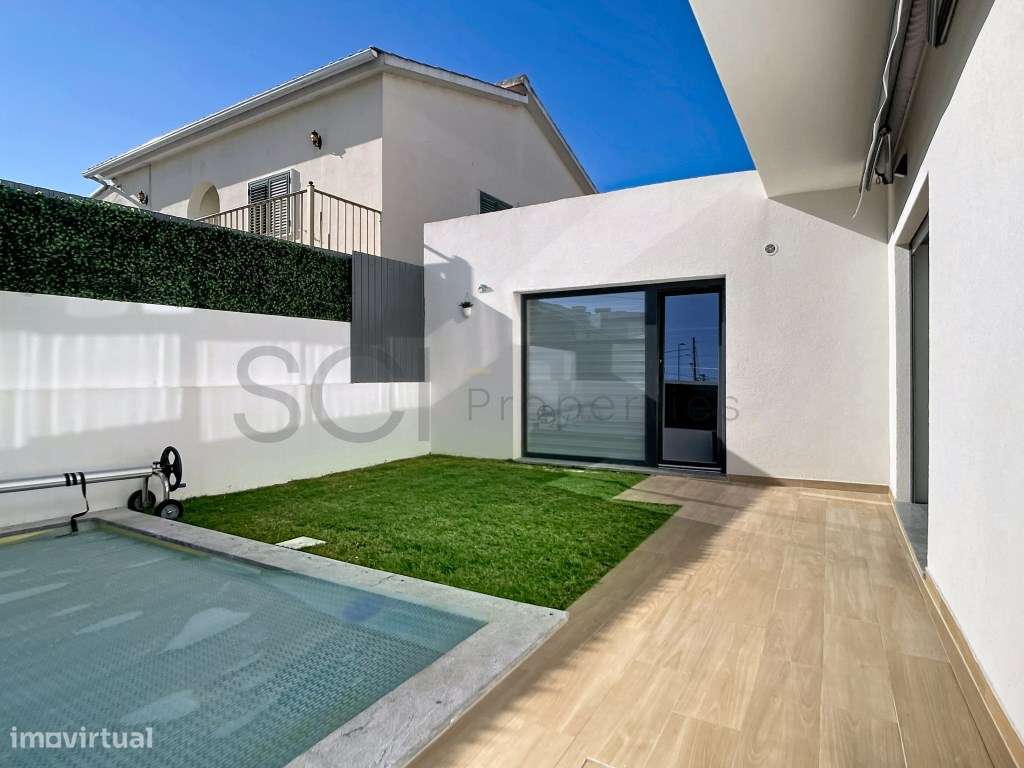 Moradia T3 Como Nova, com Garagem e Piscina em Fernão Ferro-44