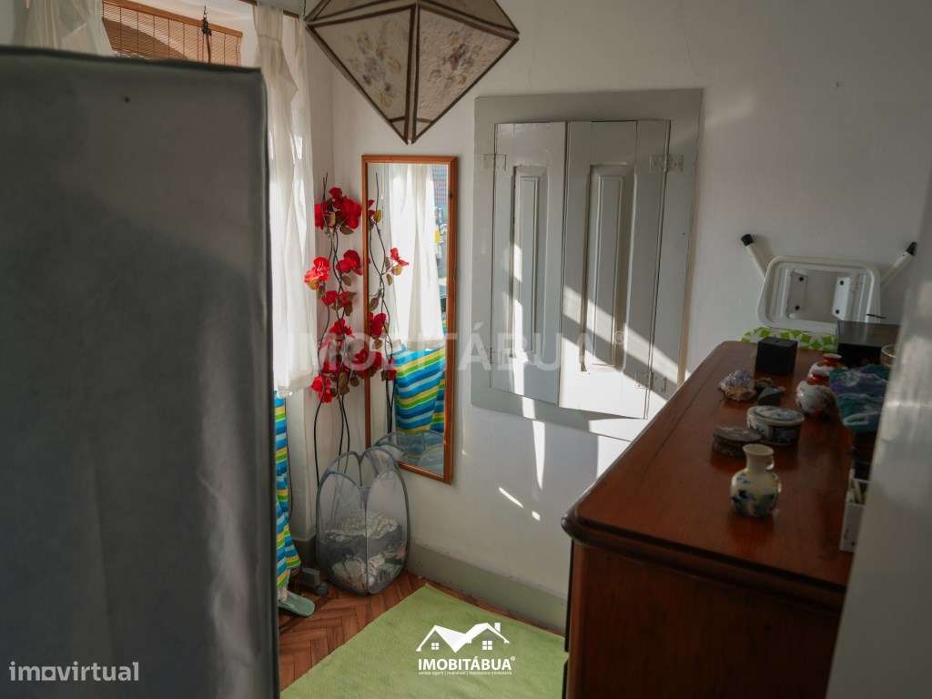 Casa Tradicional Portuguesa com Quintal, Vista e Muitos Detalhes Au...-22