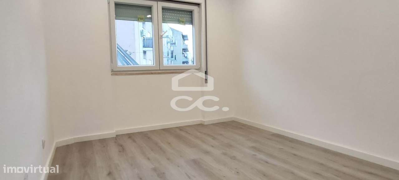 Apartamento T2 totalmente remodelado no Lavradio - Barreiro-16