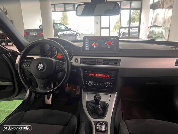 BMW 318 d Touring Pack M - 23