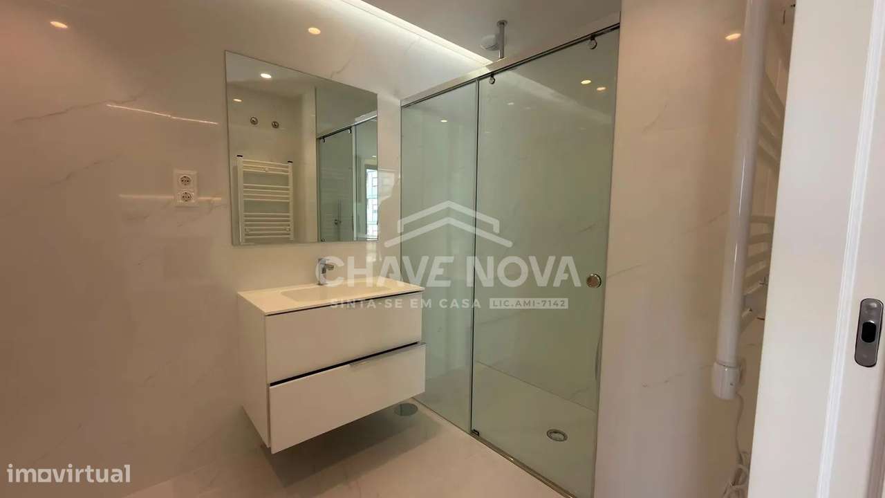 Apartamento T0 Novo c/ Terraço e Lugar de Garagem em Mafamude-7
