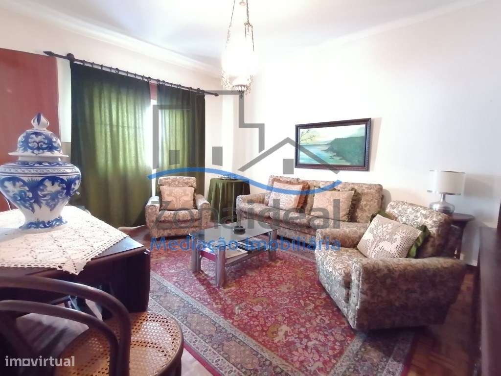 MORADIA COM 2 PISOS , OITO DIVISÕES, GARAGEM E LOGRADOURO - LOCALIZ...-5