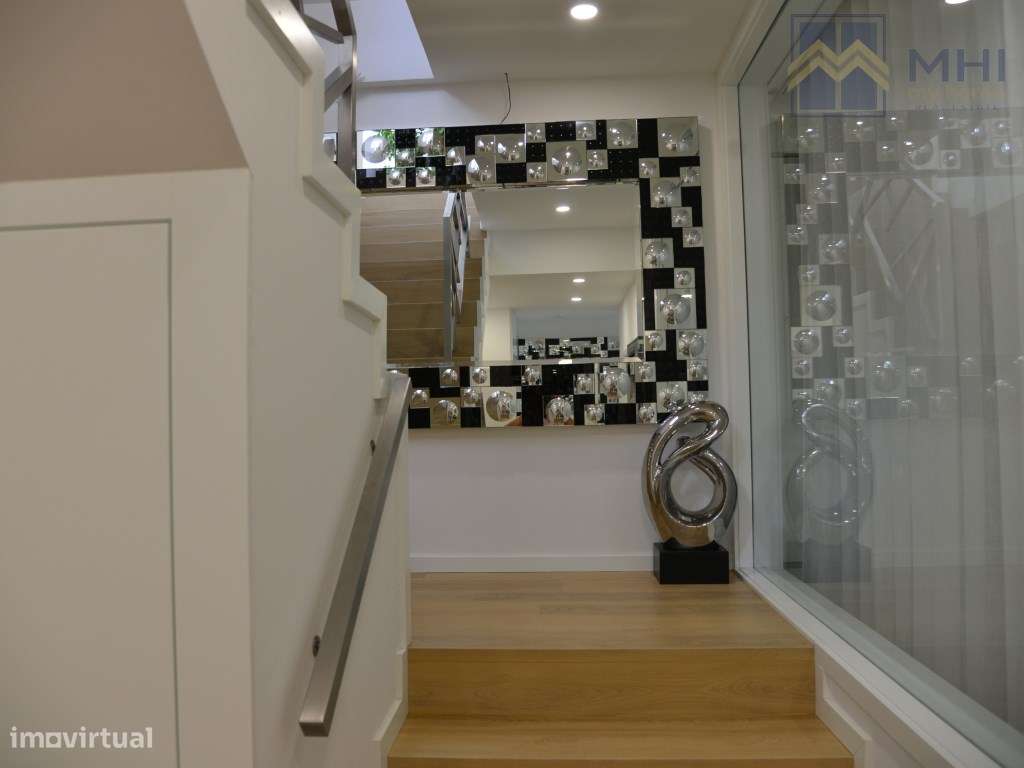 Excelente moradia Bifamiliar T3, a 100 metros da praia em Canidelo-46