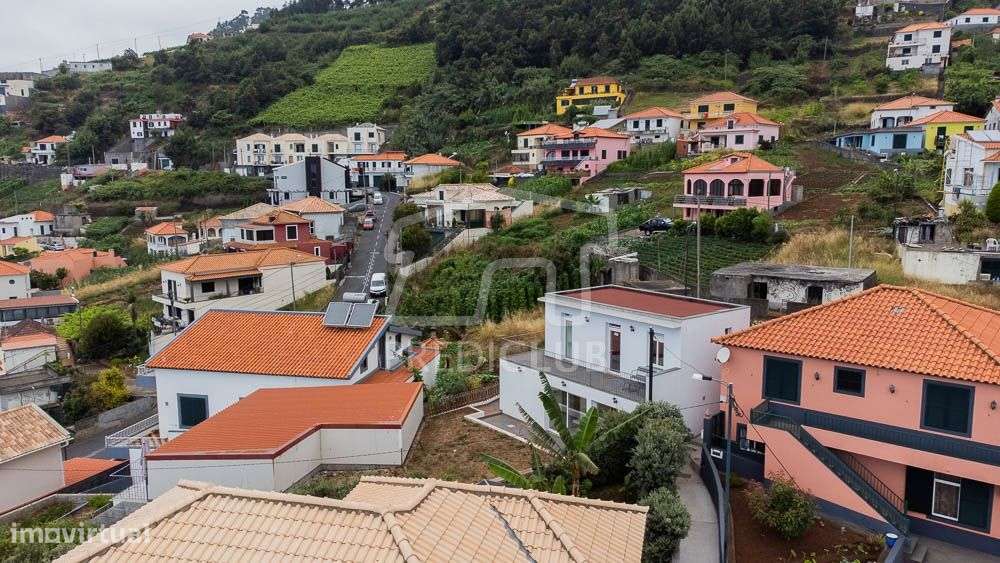 Moradia T1 + T0 - Câmara de Lobos-22