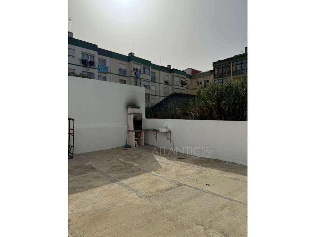 Moradia T2 Remodelado - Centro de Mem Martins-7