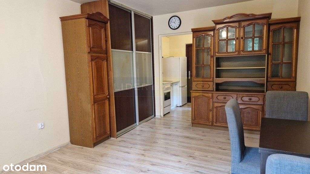 Klimatyczna kawalerka z widokiem na podwórze-5