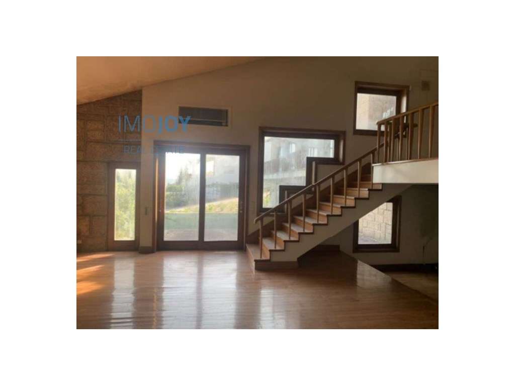 Moradia T5 com Piscina de Linhas Modernas em Guimarães - Grande imagem: 4/27