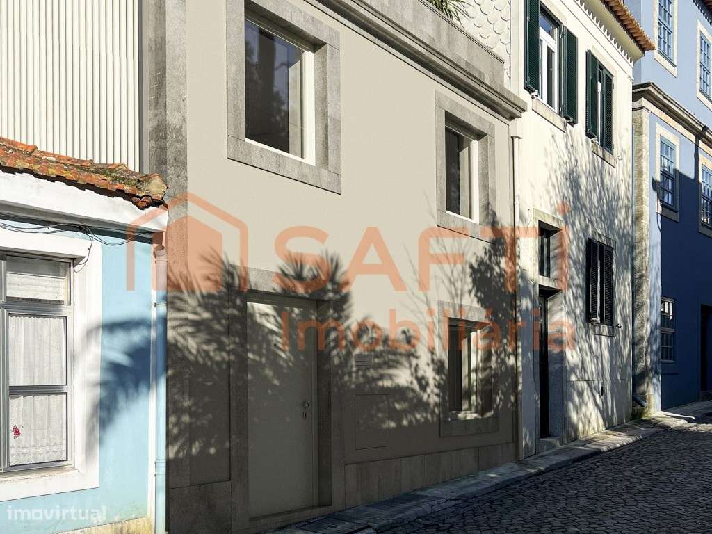 Moradia para reconstrução na rua Alto de Vila, na Foz Velha no Porto. - Grande imagem: 2/10