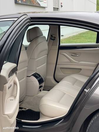 BMW Seria 5 520d Aut. Luxury Line - 12