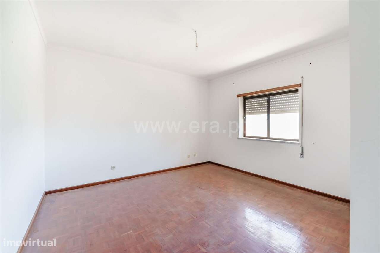 Moradia Isolada T3 / Seia, Torrozelo-14