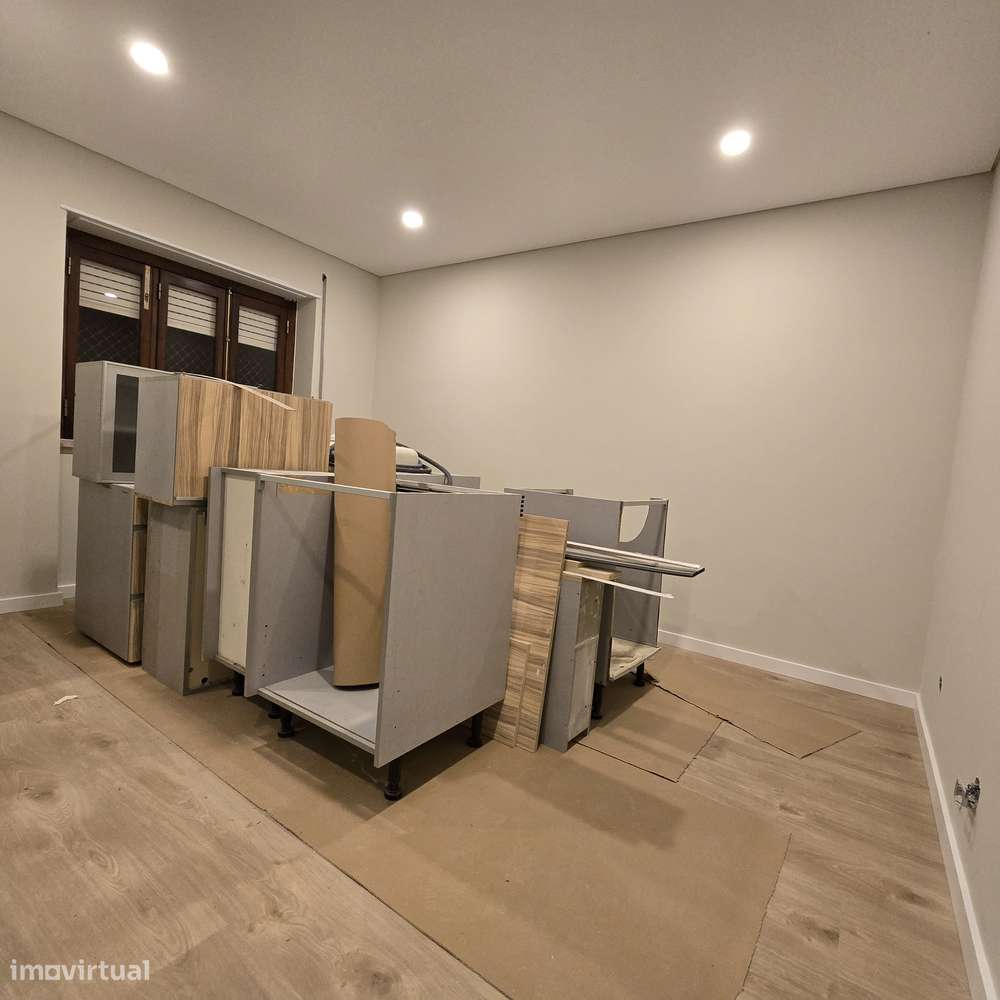 T3 MONTALVÃO Remodelado c/varanda-12